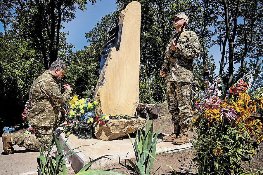 Президент ушанував пам’ять загиблих бійців 25‑ї окремої парашутно-десантної бригади. Фото Михайла ПАЛІНЧАКА