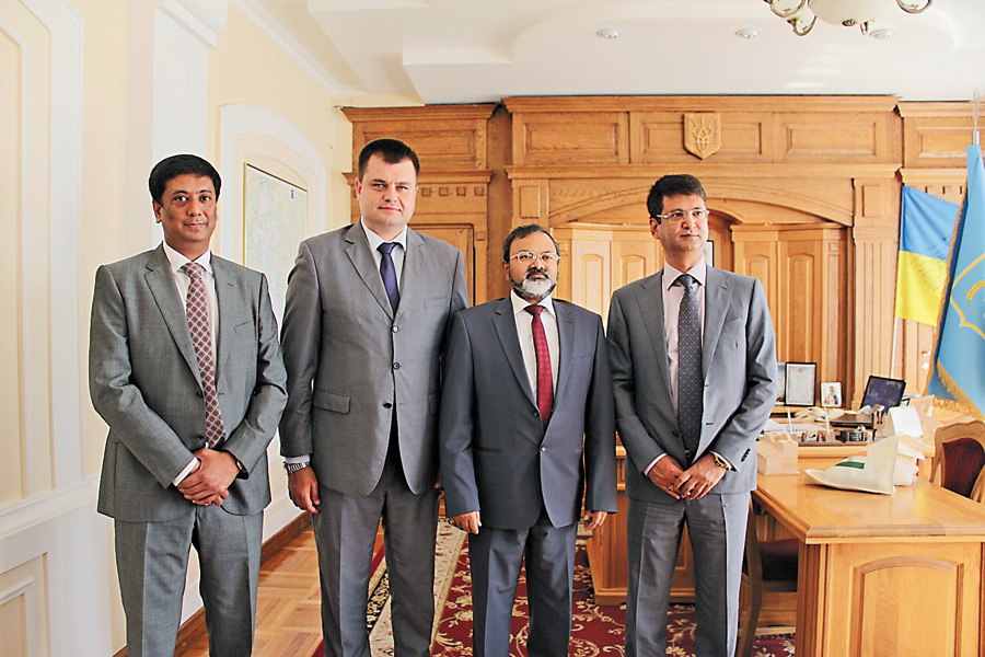 Раджив Гупта, Микола Клочко, Манодж Кумар Бхарті, Санджив Гупта (зліва направо) у Сумській ОДА. Фото надане автором