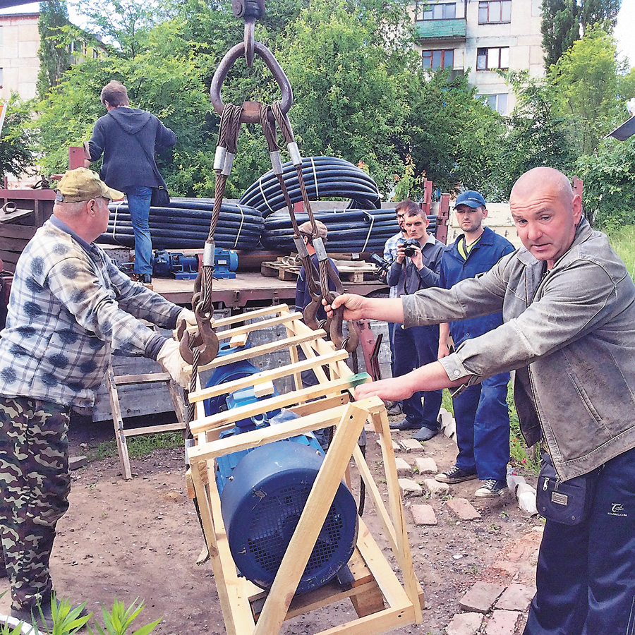 Норвезька рада у справах біженців доставила в Золоте гуманітарну допомогу у вигляді технічних матеріалів для ремонту трубопроводів та насосних станцій міста. Фото надано відділом зв’язків з громадськістю Норвезької ради у справах біженців