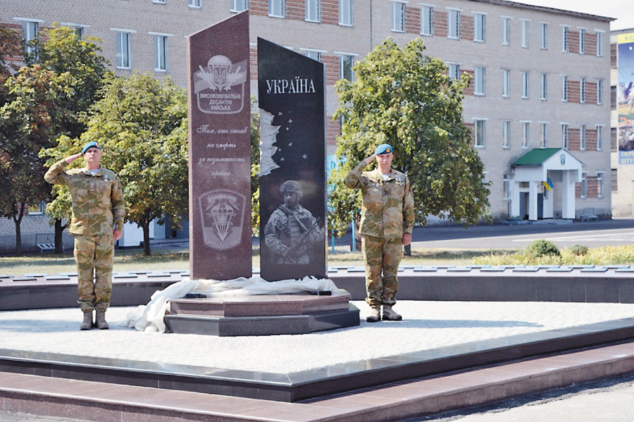 Меморіал збудовано та встановлено лише за два місяці. Фото автора