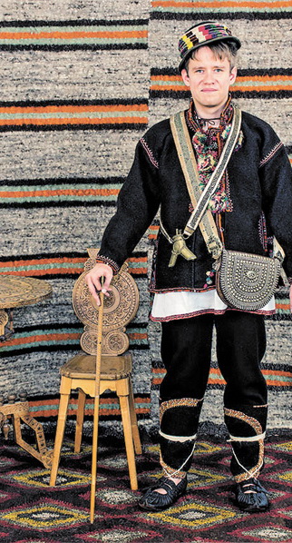Таке чоловіче вбрання притаманне для Косівщини. Фото з сайту lviv.in.ua