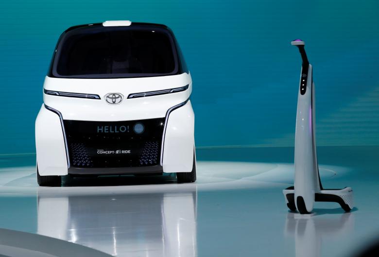 Toyota представляє Concept-i Ride (L) і Concept-i Walk. РЕЙТЕР / Кім Кен-Хун