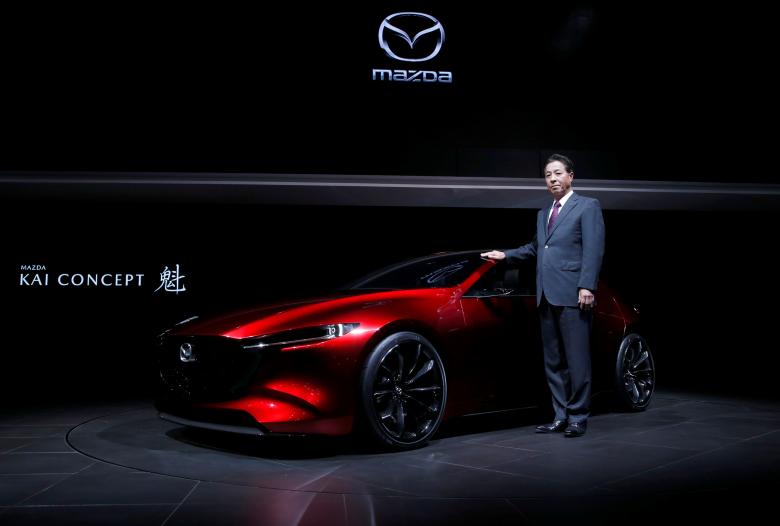 Президент Mazda Масамічі Когаї представляє Kai Concept. REUTERS / Toru Hanai