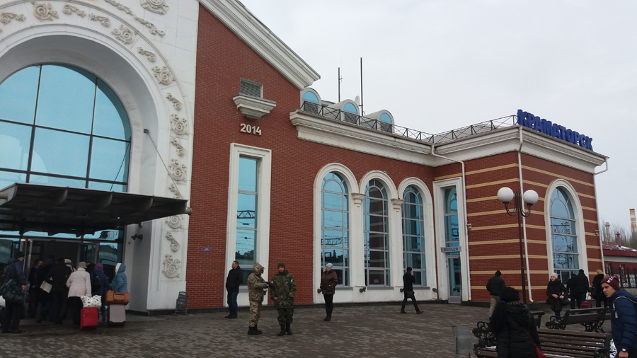 Гості, прибуваючи на охайний залізничний вокзал Краматорська, погоджуються з цим.