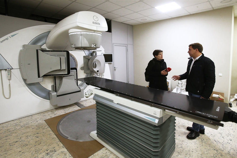 Сучасне медичне обладнання поступово займає свої місця у нових приміщеннях лікарні. 