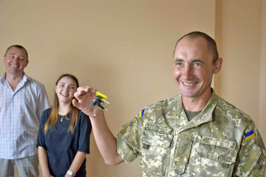 Щасливий день для підполковника Сергія Ходорчука настав. Тепер він власник однокімнатної квартири