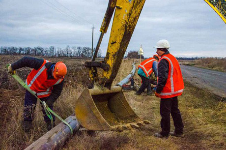 Будівництво водоводу триває. Фото з сайту dniprograd.org