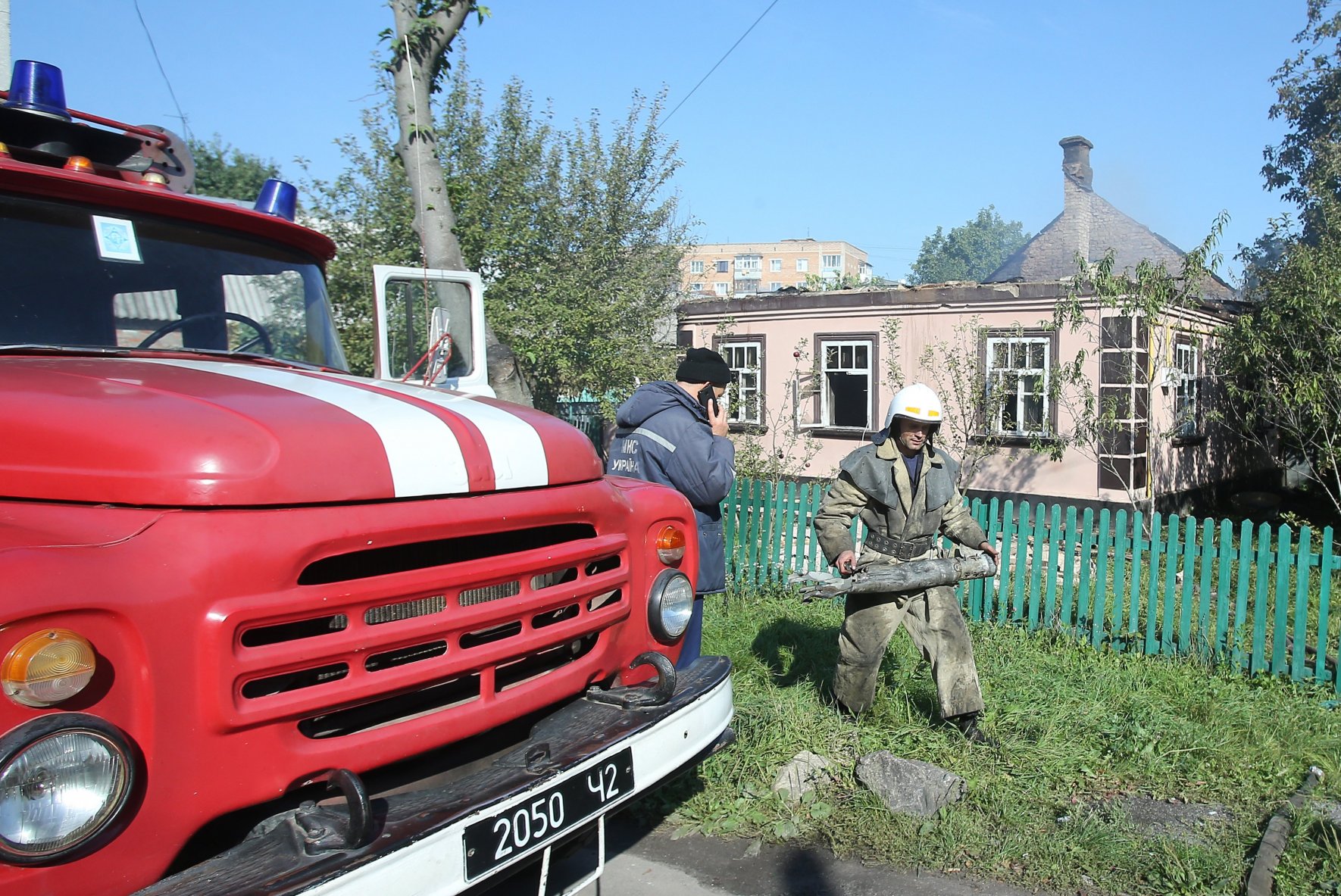 Рятувальні служби ДСНС оперативно відгукнулися на біду. Фото УНIAН