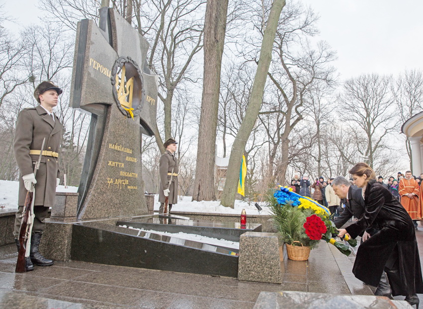 Пам’ятник на Аскольдовій могилі став сакральним місцем для кожного свідомого українця. Фото з сайту president.gov.ua