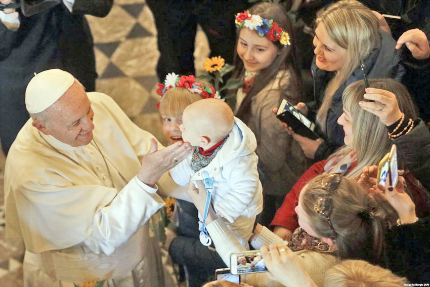 «Українські жінки — справді героїні», — наголосив Папа. Фото з сайту wbzw.com