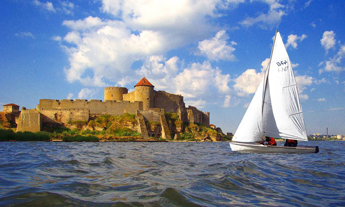 Аккерманська фортеця, розташована в Білгороді-Дністровському, також отримала кошти на оновлення. Фото з сайту location4film.com.ua