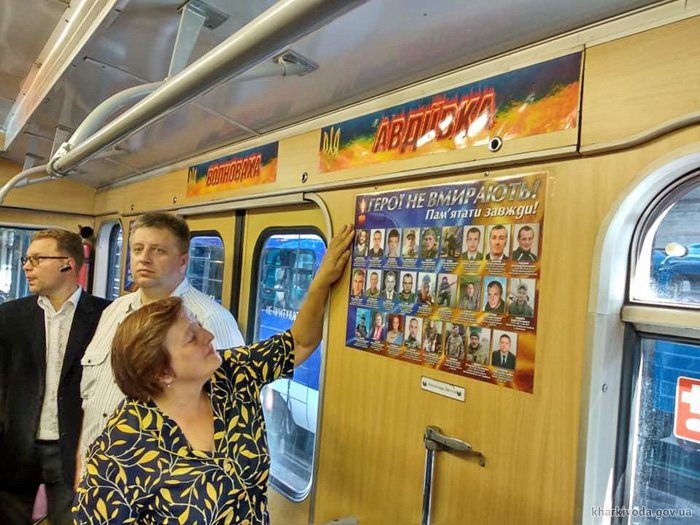 Виставка пам’яті і шани у вагоні Харківського метрополітену. Фото з сайту ХОДА
