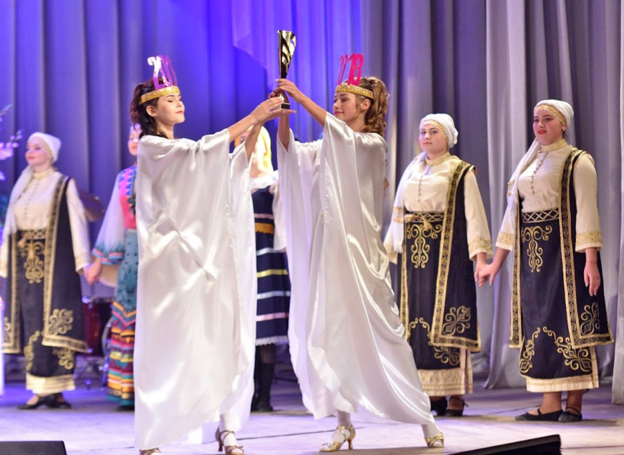 Зазвичай фестиваль грецької культури в Маріуполі збирає велику концертну програму. Фото з сайту uagreeks.com