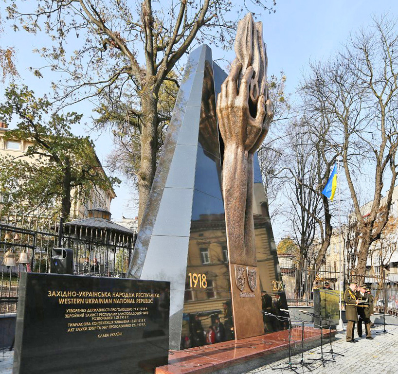 Пам’ятник до 100-річчя створення ЗУНР днями відкрили у Львові. Фото з сайту radiosvoboda.org