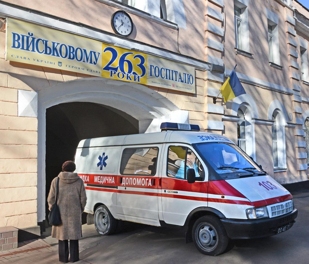 Київський військовий госпіталь пережив уже не одну війну. І не одне покоління військових медиків вписало героїчні сторінки в історію закладу за 263 роки його існування. Через 22 клініки та 37 відділень госпіталю щороку проходить понад 31 тисяча пацієнтів