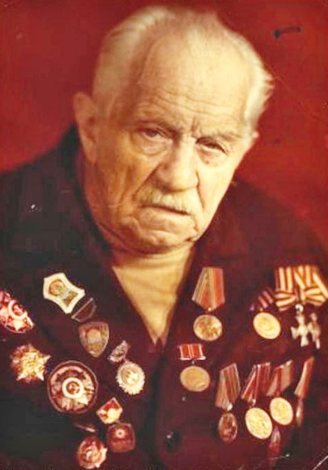 Радянською нагородою для Порая-Кошиця стало закриття кримінальної справи за «ізмєну Родінє» та орден Вітчизняної війни, до якого згодом додались ювілейні медалі