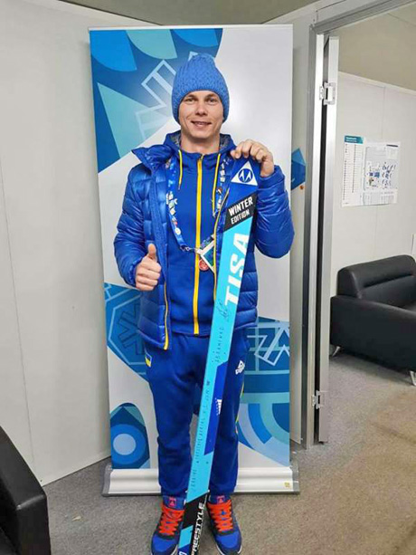 Олександр Абраменко дотримав слова і на прохання Олімпійського музею в Лозанні передав йому свою «золоту» лижу з афтографом. Фото надане автором