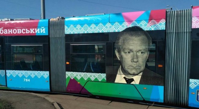 Вагон з фото Лобановського на борту вийшов на лінії швидкісного трамвая, яка з'єднує центр міста з житловим масивом Борщагівка