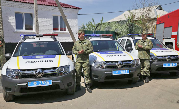 Поліціянти отримали сучасну техніку. Фото надала прес-служба Луганської ОДА