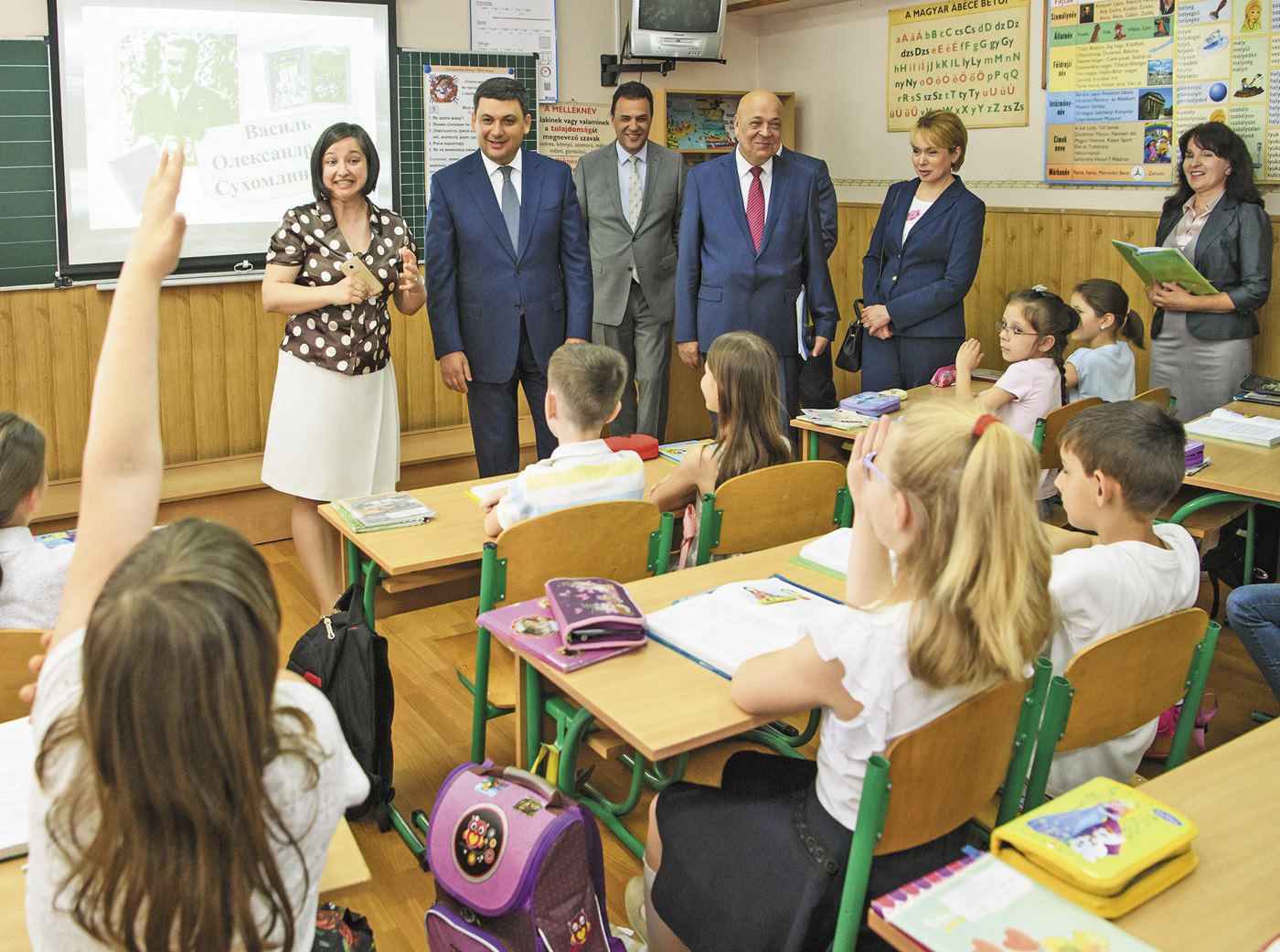 В угорських школах Закарпаття поглиблено вивчають українську мову. Фото з Урядового порталу