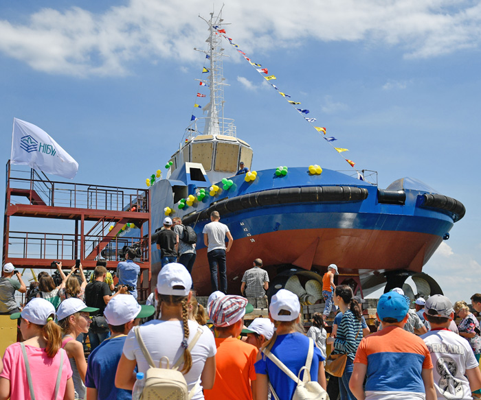 Багатоцільовий морський буксир Т3500 водитиме каравани несамохідних суден Дніпром та Чорним морем. Фото з сайту president.gov.ua