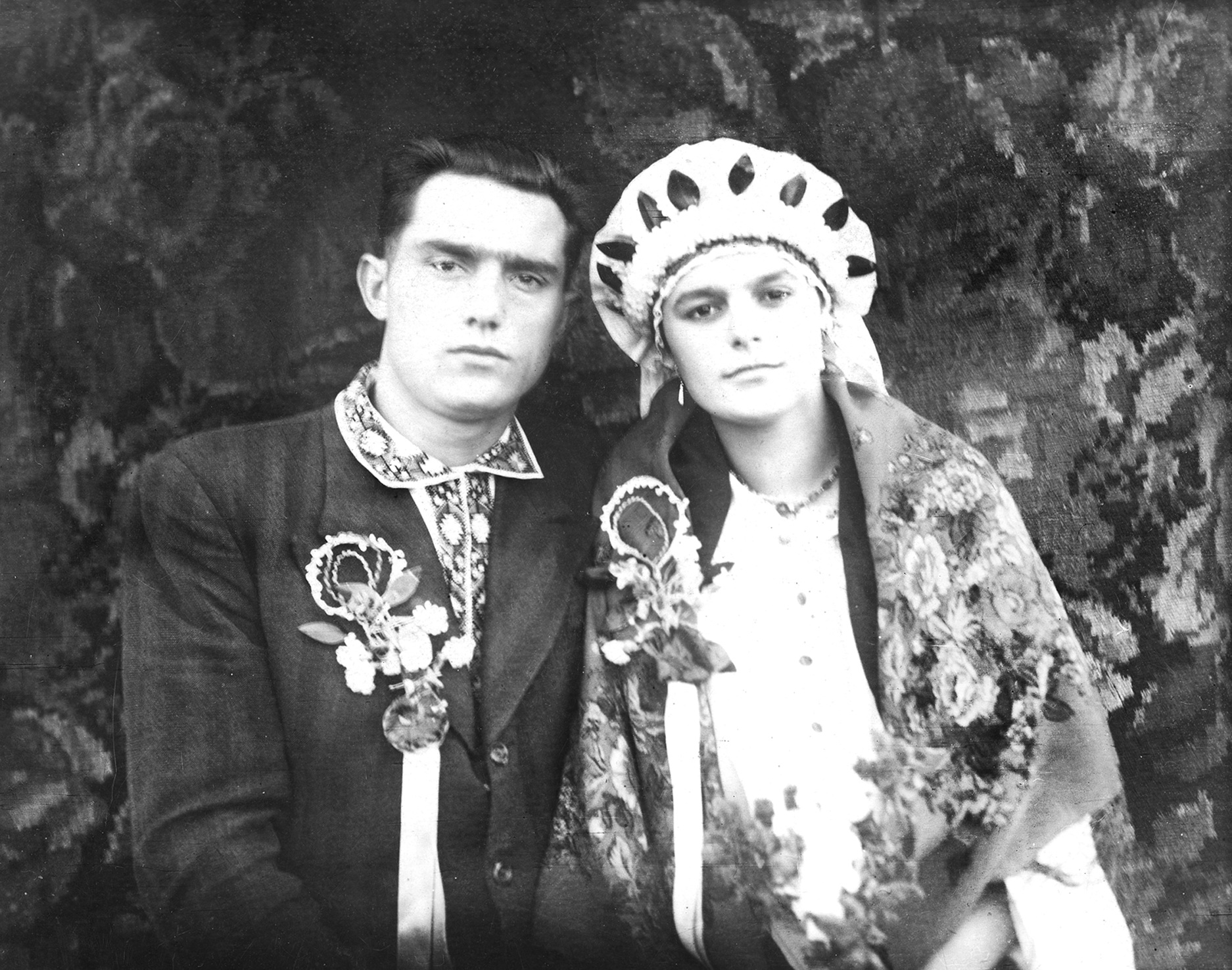 Молодята: Михайло САДОВИЙ і Любов КОЛОДРІВСЬКА (с. Ржавинці, 21 листопада 1953 року). Фото з сімейного архіву