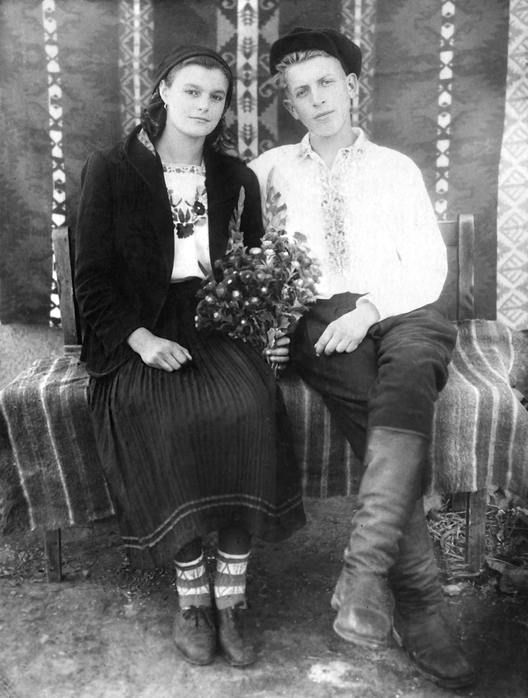 Любов Колодрівська і її хлопець Володя (с. Ржавинці, 1952 рік). Фото з сімейного архіву