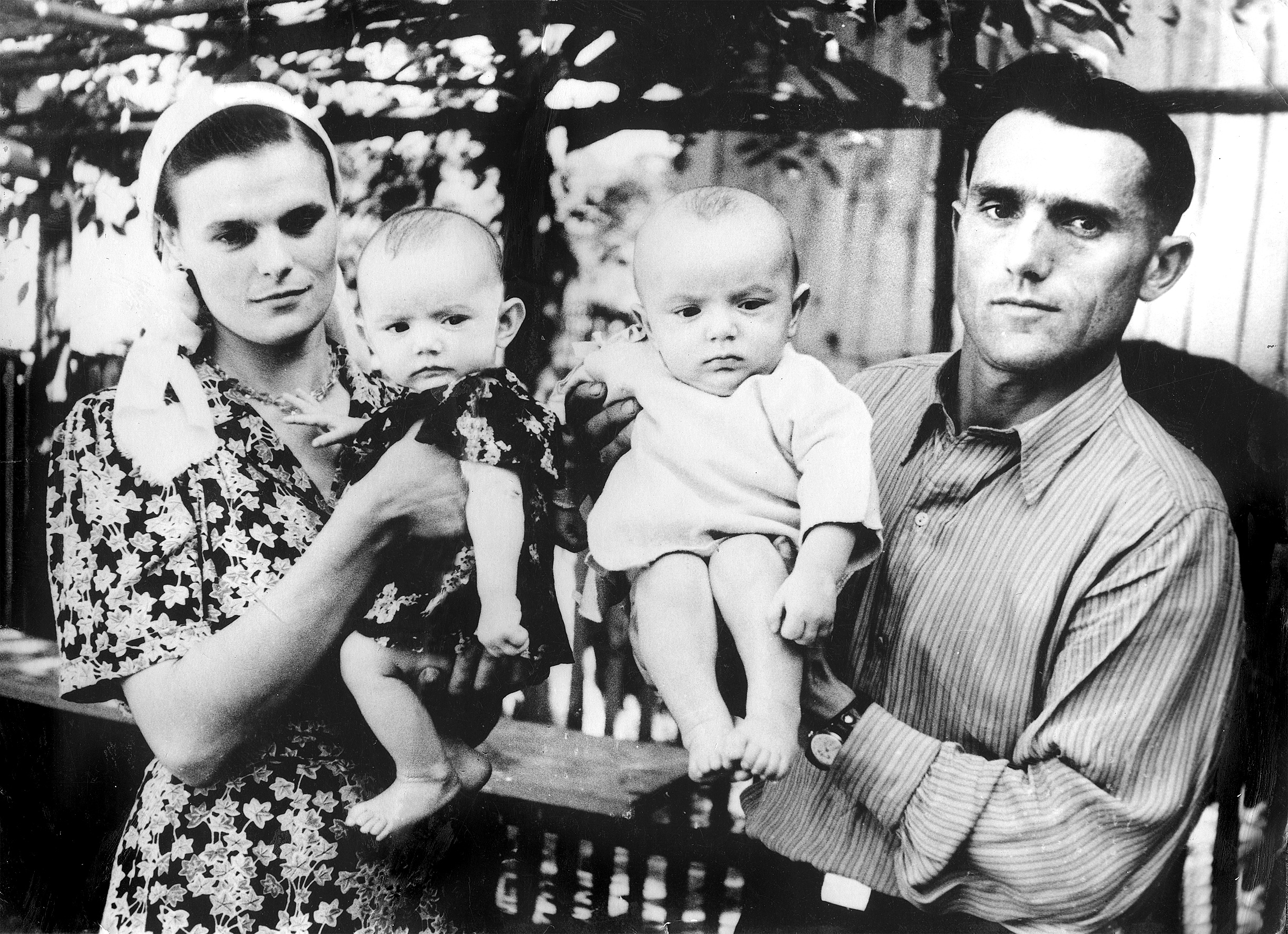 Кожному по дитині (с. Ржавинці, 1962 рік). Фото з сімейного архіву