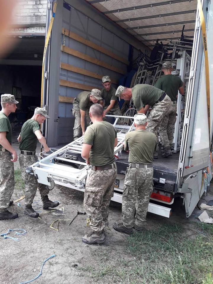У Луганській області гуманітарну допомогу спрямують до Золотого, Сватового, Троїцького, Кремінної та інших населених пунктів. Фото надала прес-група штабу операції Об’єднаних сил