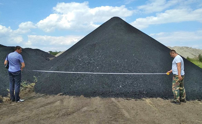 Покинуте видобуте вугілля і техніка нелегальних ділків доводять, що справe вели у промислових масштабах