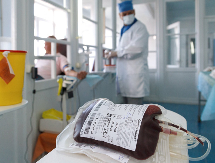 А при лікарнях мають створити банки крові… Фото УНІАН