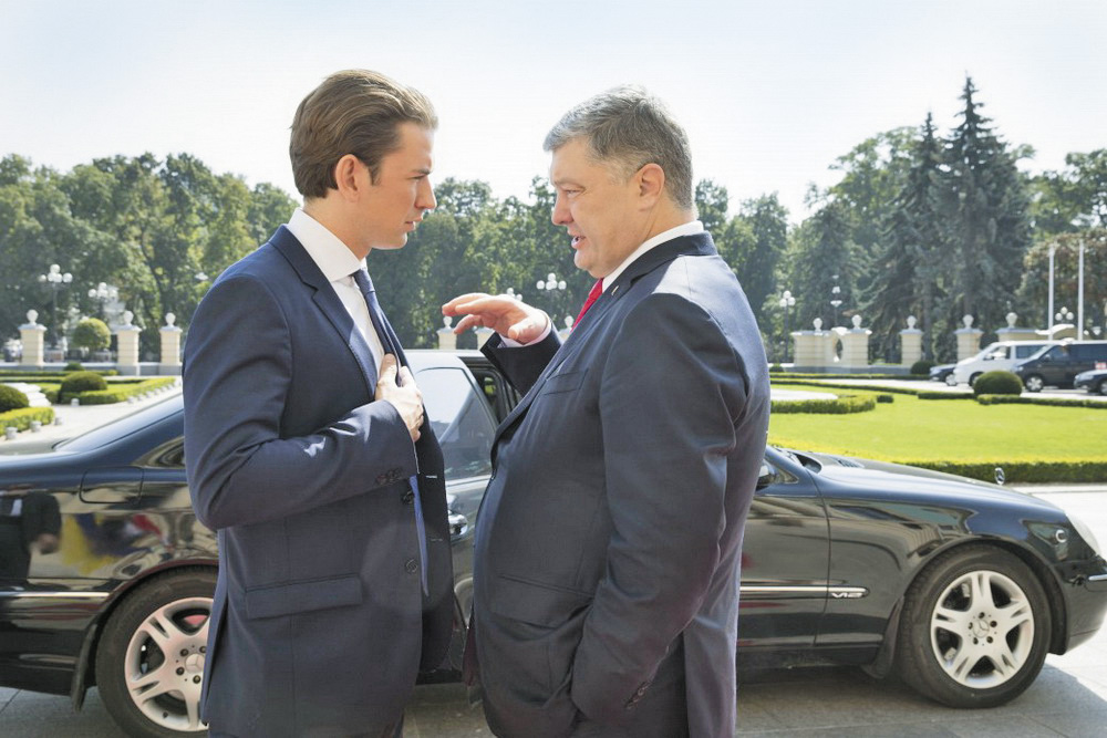 Федеральний канцлер Австрії Себастьян Курц і Президент Петро Порошенко зустрілися й спілкувалися як давні знайомі. Фото з сайту president.gov.ua