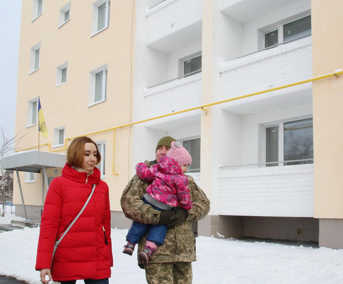 Надання житла військовослужбовцям, які захищають Україну, є одним з першочергових завдань української влади. Фото із сайту apostrophe.ua