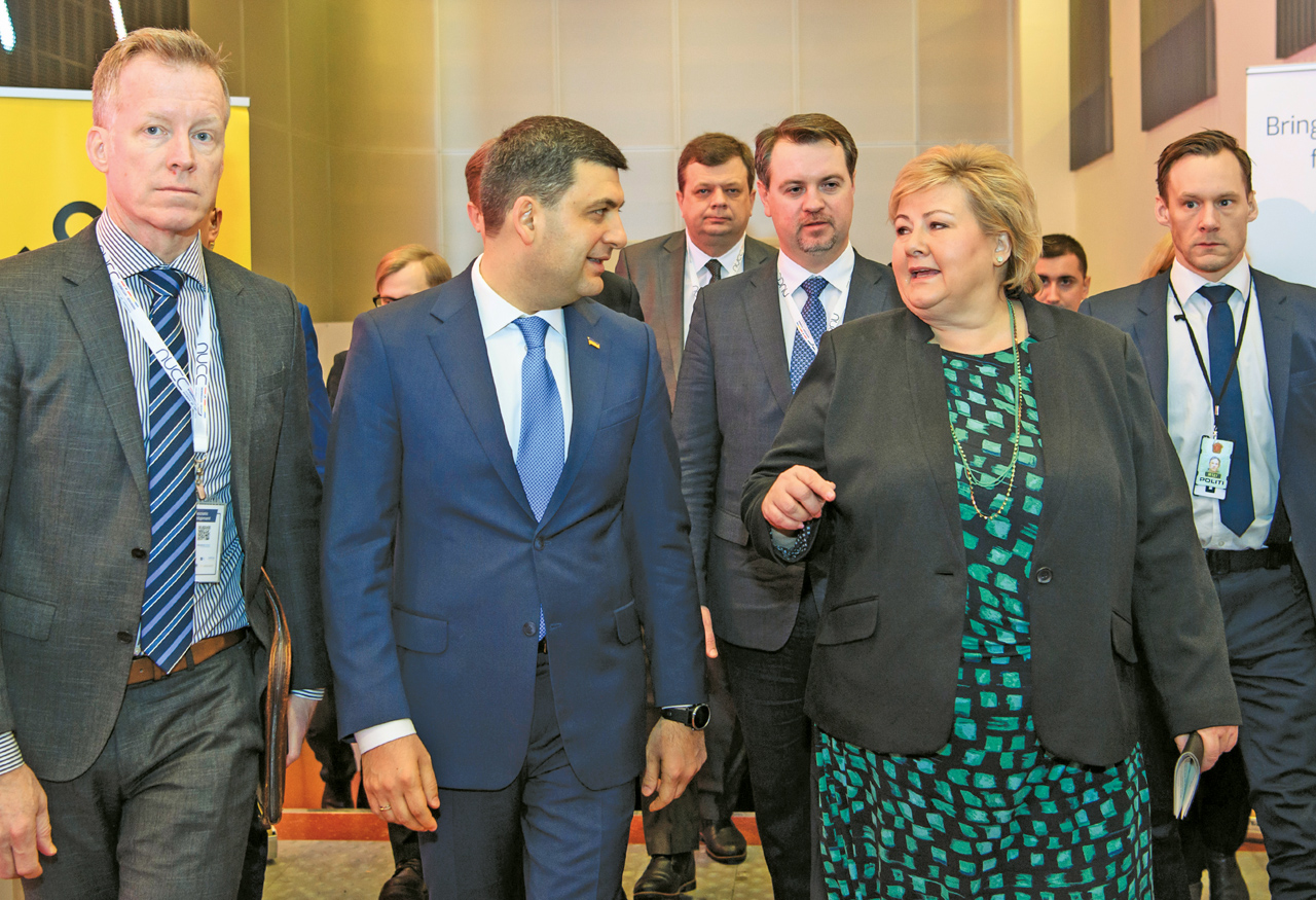 Прем’єр-міністри Володимир Гройсман і Ерна Солберг задоволені рівнем порозуміння. Фото з Урядового порталу