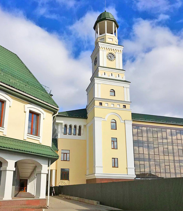 Вежа з годинником за часів Острозьких була приблизно на тому самому місці. Фото з сайту undelete.news