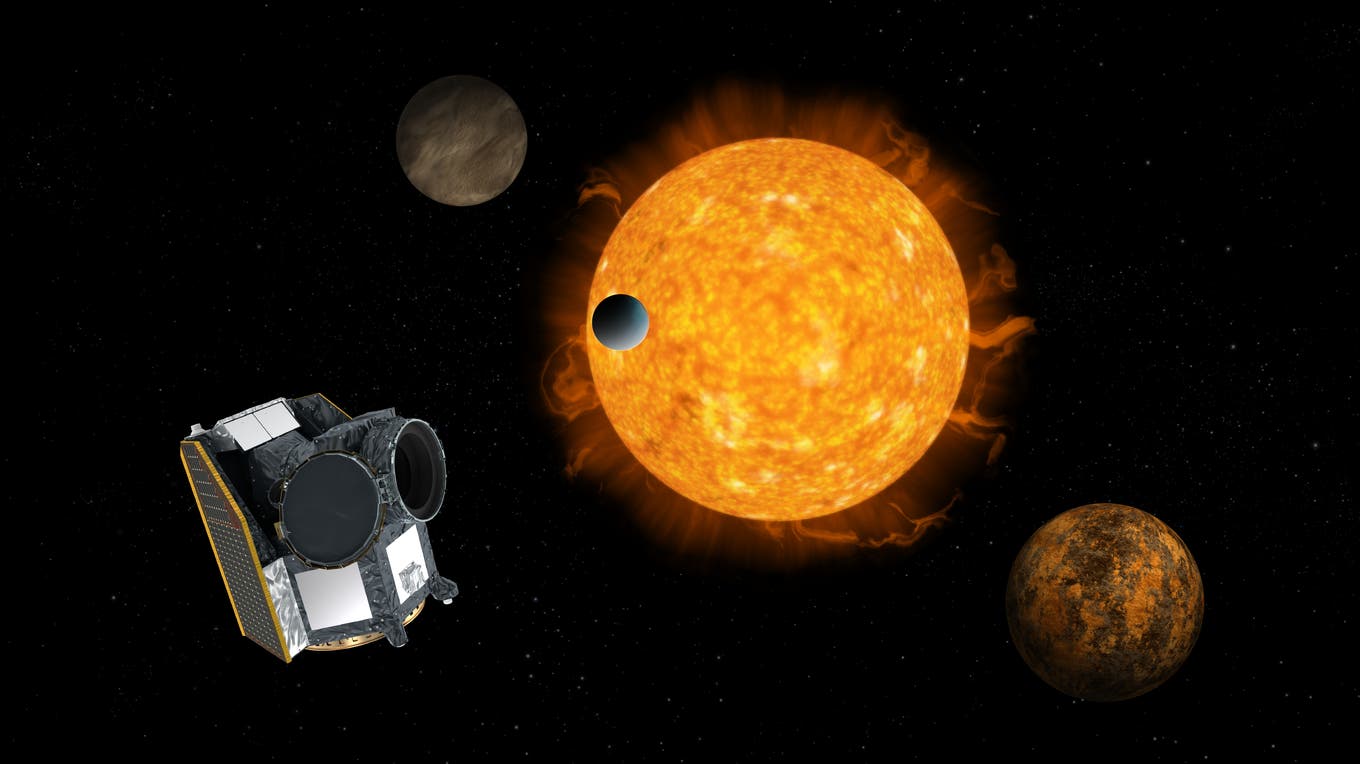 У цьому фотомонтажі телескоп Хеопса спостерігає, як планета поза Сонячною системою проходить материнську зірку. (Зображення: ESA)