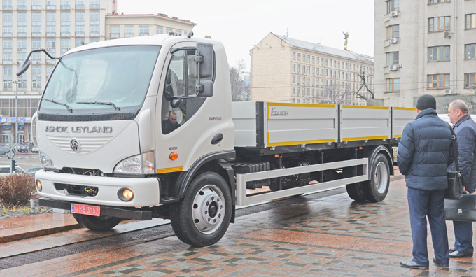 Вантажівка «Еталон» на агрегатній базі Ashok Leyland. Фото Володимира ЗАЇКИ