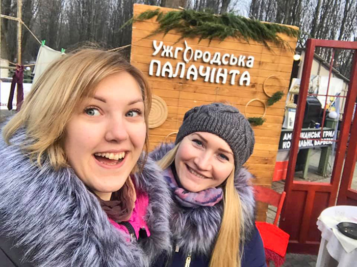 Головний секрет смачних млинців — у доброму настрої. Фото Ксенії ШОКІНОЇ