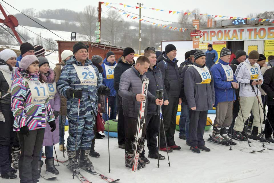 Представники влади змагалися в гірських лижах і тюбінгу. Фото з сайту poltava.to