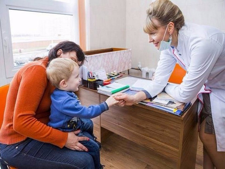 Найменші пацієнти відчувають, коли в лікаря все гаразд. Фото з сайту SumyNews.com