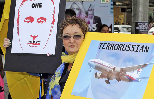 У багатьох країнах пройшли демонстрації, учасники яких вимагали притягнути до відповідальності Росію за збитий у небі над Донбасом Боїнг-777. Фото з сайту radiosvoboda.org