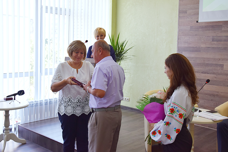 Урочиста мить нагородження. Фото надане автором