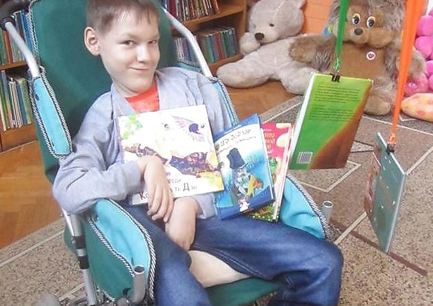 Приклад Дмитра Ружевича покликаний залучати дітей і юнаків з фізичними особливостями до активного творчого життя. Фото з сайту vchasnoua.com