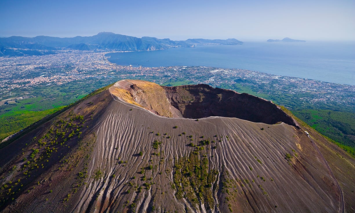 Везувій – єдиний діючий вулкан в континентальній Європі.