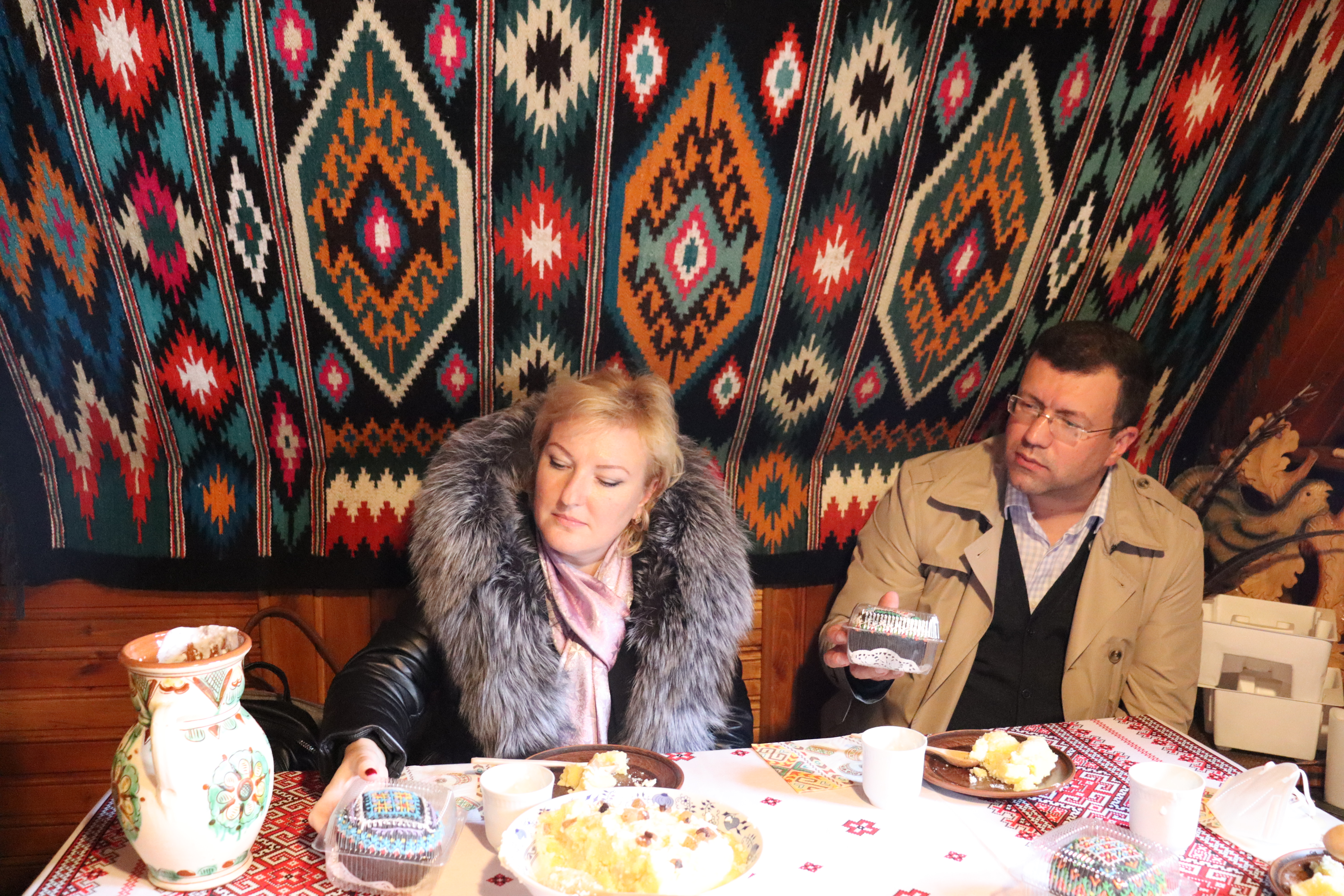 Учасники зустрічі продегустували смачну продукцію вівчарства.