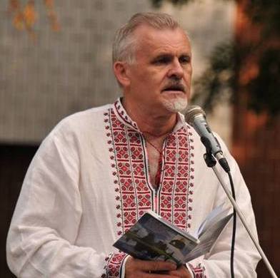 Іван Дубінін не тільки майстерний письменник, а й вправний актор. Фото з сайту novadoba.com.ua