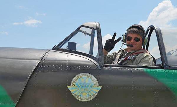 За штурвалом літака керівник &laquo;Ікару&raquo; Дмитро Філоненко. Фото надане автором