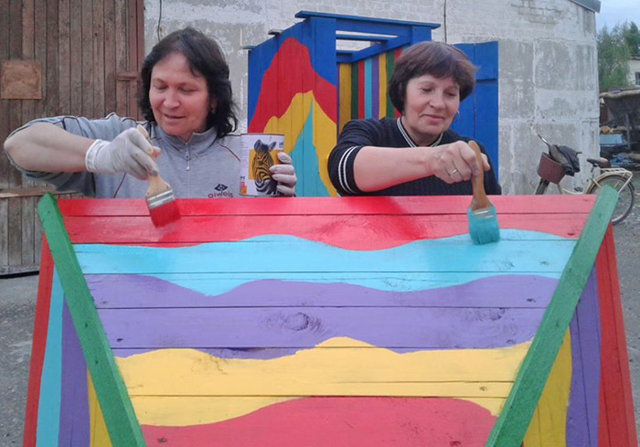 Навіть страшний буревій, що відбувся в ніч проти суботи наприкінці травня не зупинив жителів сіл Бутове та Піщане у облаштуванні пляжної зони озера Мирського. Фото з Фейсбуку.