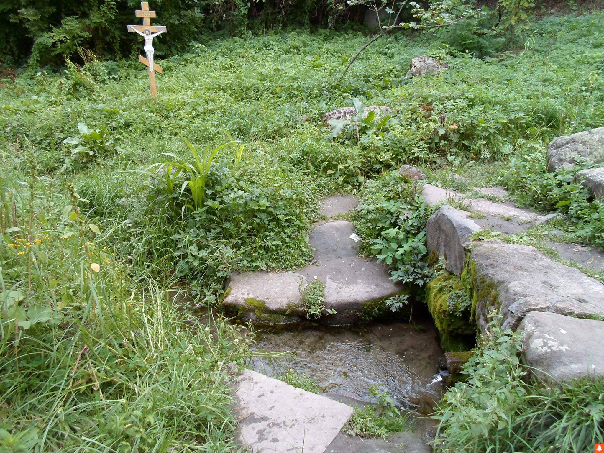Залізняцька вода додала сили багатьом подорожнім. Фото з сайту viche.ck.ua