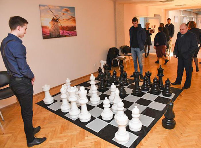Шахи тут у пошані як у студентів, так і викладачів. Фото з сайту knute.edu.ua
